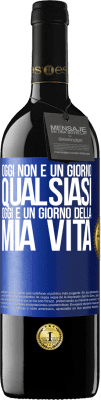 39,95 € Spedizione Gratuita | Vino rosso Edizione RED MBE Riserva Oggi non è un giorno qualsiasi, oggi è un giorno della mia vita Etichetta Blu. Etichetta personalizzabile Riserva 12 Mesi Raccogliere 2016 Tempranillo