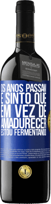 39,95 € Envio grátis | Vinho tinto Edição RED MBE Reserva Os anos passam e sinto que, em vez de amadurecer, estou fermentando Etiqueta Azul. Etiqueta personalizável Reserva 12 Meses Colheita 2015 Tempranillo