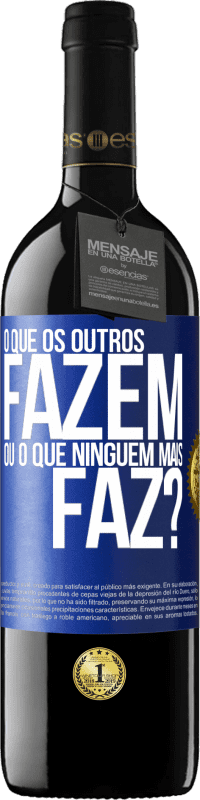 39,95 € Envio grátis | Vinho tinto Edição RED MBE Reserva O que os outros fazem ou o que ninguém mais faz? Etiqueta Azul. Etiqueta personalizável Reserva 12 Meses Colheita 2014 Tempranillo