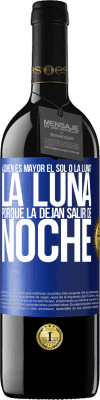 39,95 € Envío gratis | Vino Tinto Edición RED MBE Reserva ¿Quién es mayor el sol o la luna? La luna, porque la dejan salir de noche Etiqueta Azul. Etiqueta personalizable Reserva 12 Meses Cosecha 2015 Tempranillo