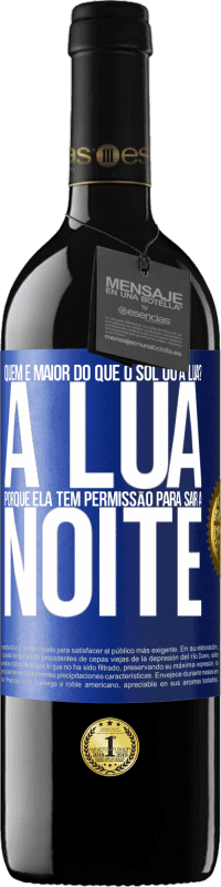 39,95 € Envio grátis | Vinho tinto Edição RED MBE Reserva Quem é maior do que o sol ou a lua? A lua, porque ela tem permissão para sair à noite Etiqueta Azul. Etiqueta personalizável Reserva 12 Meses Colheita 2014 Tempranillo