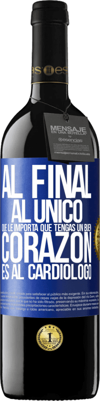 39,95 € Envío gratis | Vino Tinto Edición RED MBE Reserva Al final, al único que le importa que tengas un buen corazón es al cardiólogo Etiqueta Azul. Etiqueta personalizable Reserva 12 Meses Cosecha 2015 Tempranillo