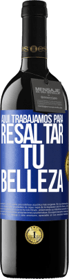 39,95 € Envío gratis | Vino Tinto Edición RED MBE Reserva Aquí trabajamos para resaltar tu belleza Etiqueta Azul. Etiqueta personalizable Reserva 12 Meses Cosecha 2014 Tempranillo