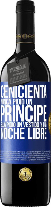 39,95 € Envío gratis | Vino Tinto Edición RED MBE Reserva Cenicienta nunca pidió un príncipe. Ella pidió un vestido y una noche libre Etiqueta Azul. Etiqueta personalizable Reserva 12 Meses Cosecha 2015 Tempranillo