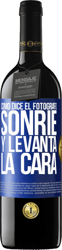 39,95 € Envío gratis | Vino Tinto Edición RED MBE Reserva Como dice el fotógrafo, sonríe y levanta la cara Etiqueta Azul. Etiqueta personalizable Reserva 12 Meses Cosecha 2015 Tempranillo