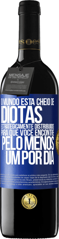 39,95 € Envio grátis | Vinho tinto Edição RED MBE Reserva O mundo está cheio de idiotas estrategicamente distribuídos para que você encontre pelo menos um por dia Etiqueta Azul. Etiqueta personalizável Reserva 12 Meses Colheita 2015 Tempranillo