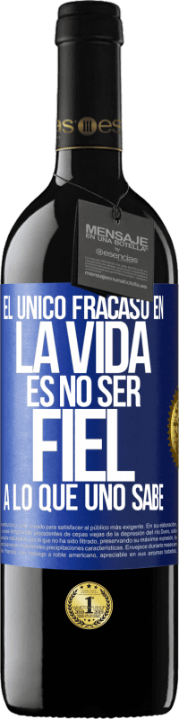 39,95 € Envío gratis | Vino Tinto Edición RED MBE Reserva El único fracaso en la vida es no ser fiel a lo que uno sabe Etiqueta Azul. Etiqueta personalizable Reserva 12 Meses Cosecha 2014 Tempranillo