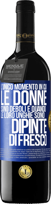 39,95 € Spedizione Gratuita | Vino rosso Edizione RED MBE Riserva L'unico momento in cui le donne sono deboli è quando le loro unghie sono dipinte di fresco Etichetta Blu. Etichetta personalizzabile Riserva 12 Mesi Raccogliere 2014 Tempranillo