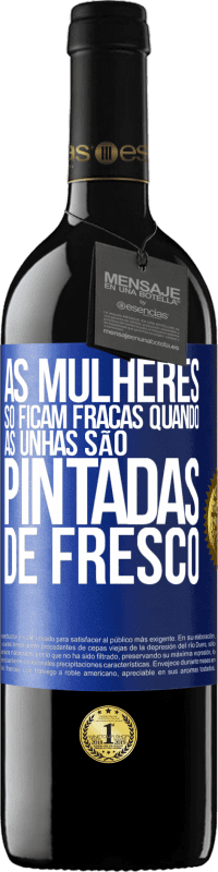 39,95 € Envio grátis | Vinho tinto Edição RED MBE Reserva As mulheres só ficam fracas quando as unhas são pintadas de fresco Etiqueta Azul. Etiqueta personalizável Reserva 12 Meses Colheita 2014 Tempranillo