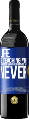 39,95 € Free Shipping | Red Wine RED Edition MBE Reserve Life is teaching you who does, who does not and who never Blue Label. Customizable label Reserve 12 Months Harvest 2014 Tempranillo