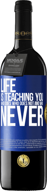 39,95 € Free Shipping | Red Wine RED Edition MBE Reserve Life is teaching you who does, who does not and who never Blue Label. Customizable label Reserve 12 Months Harvest 2015 Tempranillo