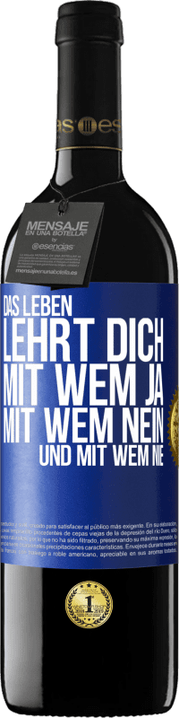 39,95 € Kostenloser Versand | Rotwein RED Ausgabe MBE Reserve Das Leben lehrt dich, mit wem ja, mit wem nein, und mit wem nie Blaue Markierung. Anpassbares Etikett Reserve 12 Monate Ernte 2015 Tempranillo