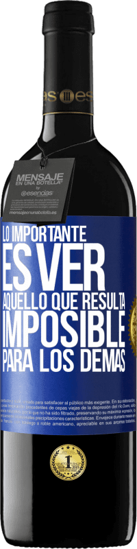 39,95 € Envío gratis | Vino Tinto Edición RED MBE Reserva Lo importante es ver aquello que resulta imposible para los demás Etiqueta Azul. Etiqueta personalizable Reserva 12 Meses Cosecha 2014 Tempranillo