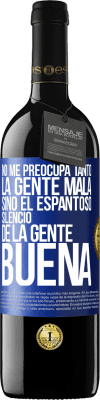 39,95 € Envío gratis | Vino Tinto Edición RED MBE Reserva No me preocupa tanto la gente mala, sino el espantoso silencio de la gente buena Etiqueta Azul. Etiqueta personalizable Reserva 12 Meses Cosecha 2015 Tempranillo