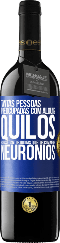 39,95 € Envio grátis | Vinho tinto Edição RED MBE Reserva Tantas pessoas preocupadas com alguns quilos extras e tantos idiotas quietos com menos neurônios Etiqueta Azul. Etiqueta personalizável Reserva 12 Meses Colheita 2015 Tempranillo