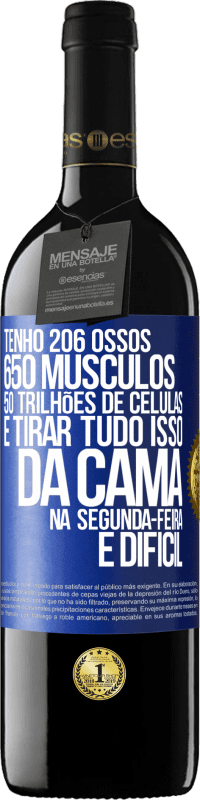 39,95 € Envio grátis | Vinho tinto Edição RED MBE Reserva Tenho 206 ossos, 650 músculos, 50 trilhões de células e tirar tudo isso da cama na segunda-feira é difícil Etiqueta Azul. Etiqueta personalizável Reserva 12 Meses Colheita 2015 Tempranillo