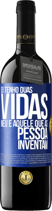 39,95 € Envio grátis | Vinho tinto Edição RED MBE Reserva Eu tenho duas vidas. Meu e aquele que as pessoas inventam Etiqueta Azul. Etiqueta personalizável Reserva 12 Meses Colheita 2014 Tempranillo