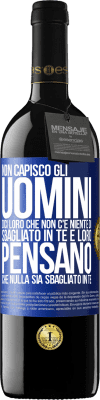 39,95 € Spedizione Gratuita | Vino rosso Edizione RED MBE Riserva Non capisco gli uomini. Dici loro che non c'è niente di sbagliato in te e loro pensano che nulla sia sbagliato in te Etichetta Blu. Etichetta personalizzabile Riserva 12 Mesi Raccogliere 2015 Tempranillo