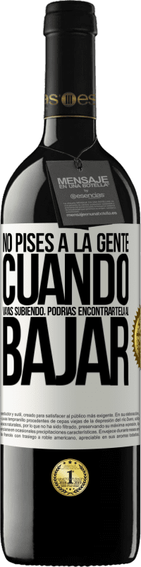 39,95 € Envío gratis | Vino Tinto Edición RED MBE Reserva No pises a la gente cuando vayas subiendo, podrías encontrártela al bajar Etiqueta Blanca. Etiqueta personalizable Reserva 12 Meses Cosecha 2015 Tempranillo