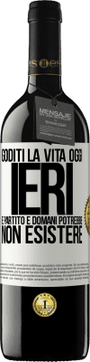 39,95 € Spedizione Gratuita | Vino rosso Edizione RED MBE Riserva Goditi la vita oggi ieri è partito e domani potrebbe non esistere Etichetta Bianca. Etichetta personalizzabile Riserva 12 Mesi Raccogliere 2015 Tempranillo