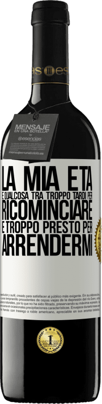 39,95 € Spedizione Gratuita | Vino rosso Edizione RED MBE Riserva La mia età è qualcosa tra ... Troppo tardi per ricominciare e ... troppo presto per arrendermi Etichetta Bianca. Etichetta personalizzabile Riserva 12 Mesi Raccogliere 2015 Tempranillo