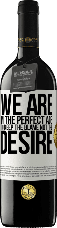 39,95 € 免费送货 | 红酒 RED版 MBE 预订 我们正处于责备而非渴望的完美时代 白标. 可自定义的标签 预订 12 个月 收成 2016 Tempranillo