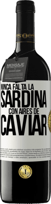 39,95 € Envío gratis | Vino Tinto Edición RED MBE Reserva Nunca falta la sardina con aires de caviar Etiqueta Blanca. Etiqueta personalizable Reserva 12 Meses Cosecha 2015 Tempranillo