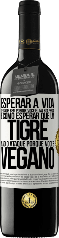 39,95 € Envio grátis | Vinho tinto Edição RED MBE Reserva Esperar a vida te tratar bem porque você é uma boa pessoa é como esperar que um tigre não o ataque porque você é vegano Etiqueta Branca. Etiqueta personalizável Reserva 12 Meses Colheita 2015 Tempranillo