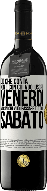 39,95 € Spedizione Gratuita | Vino rosso Edizione RED MBE Riserva Ciò che conta non è con chi vuoi uscire venerdì, ma con chi vuoi passare tutto il sabato Etichetta Bianca. Etichetta personalizzabile Riserva 12 Mesi Raccogliere 2015 Tempranillo