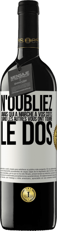 39,95 € Envoi gratuit | Vin rouge Édition RED MBE Réserve N'oubliez jamais qui a marché à vos côtés quand les autres vous ont tourné le dos Étiquette Blanche. Étiquette personnalisable Réserve 12 Mois Récolte 2015 Tempranillo