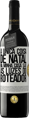 39,95 € Envio grátis | Vinho tinto Edição RED MBE Reserva A única coisa de Natal na minha casa são as luzes do roteador Etiqueta Branca. Etiqueta personalizável Reserva 12 Meses Colheita 2015 Tempranillo