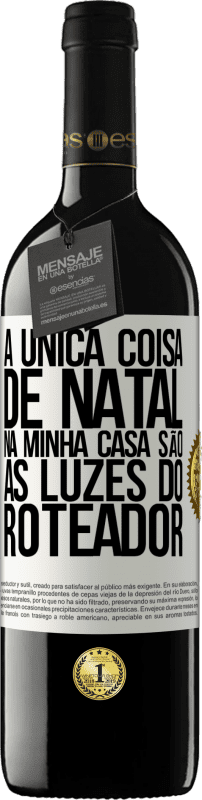 39,95 € Envio grátis | Vinho tinto Edição RED MBE Reserva A única coisa de Natal na minha casa são as luzes do roteador Etiqueta Branca. Etiqueta personalizável Reserva 12 Meses Colheita 2015 Tempranillo