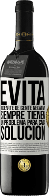 39,95 € Envío gratis | Vino Tinto Edición RED MBE Reserva Evita rodearte de gente negativa. Siempre tienen un problema para cada solución Etiqueta Blanca. Etiqueta personalizable Reserva 12 Meses Cosecha 2014 Tempranillo