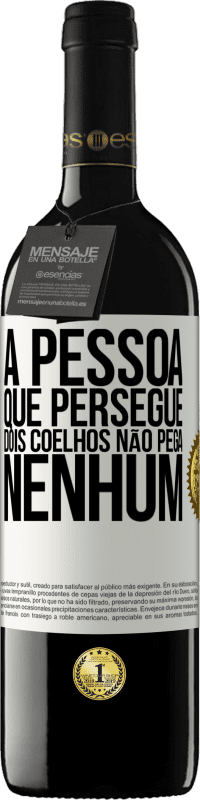 39,95 € Envio grátis | Vinho tinto Edição RED MBE Reserva A pessoa que persegue dois coelhos não pega nenhum Etiqueta Branca. Etiqueta personalizável Reserva 12 Meses Colheita 2015 Tempranillo