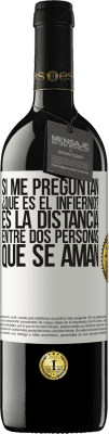 39,95 € Envío gratis | Vino Tinto Edición RED MBE Reserva Si me preguntan ¿Qué es el infierno? Es la distancia entre dos personas que se aman Etiqueta Blanca. Etiqueta personalizable Reserva 12 Meses Cosecha 2014 Tempranillo