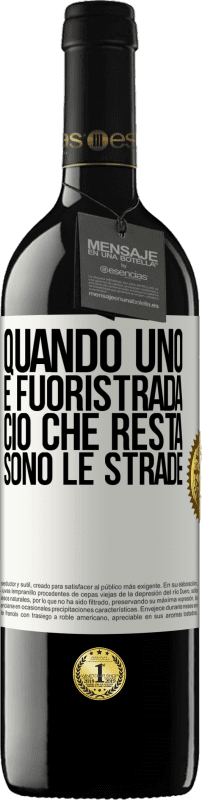 39,95 € Spedizione Gratuita | Vino rosso Edizione RED MBE Riserva Quando uno è fuoristrada, ciò che resta sono le strade Etichetta Bianca. Etichetta personalizzabile Riserva 12 Mesi Raccogliere 2015 Tempranillo