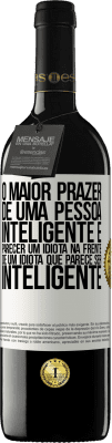 39,95 € Envio grátis | Vinho tinto Edição RED MBE Reserva O maior prazer de uma pessoa inteligente é parecer um idiota na frente de um idiota que parece ser inteligente Etiqueta Branca. Etiqueta personalizável Reserva 12 Meses Colheita 2014 Tempranillo