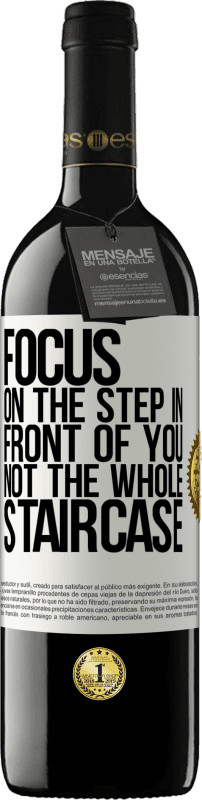 39,95 € 免费送货 | 红酒 RED版 MBE 预订 专注于您面前的台阶，而不是整个楼梯 白标. 可自定义的标签 预订 12 个月 收成 2016 Tempranillo