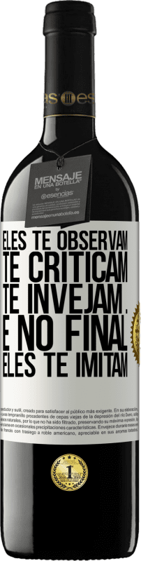 39,95 € Envio grátis | Vinho tinto Edição RED MBE Reserva Eles te observam, te criticam, te invejam ... e no final, eles te imitam Etiqueta Branca. Etiqueta personalizável Reserva 12 Meses Colheita 2015 Tempranillo