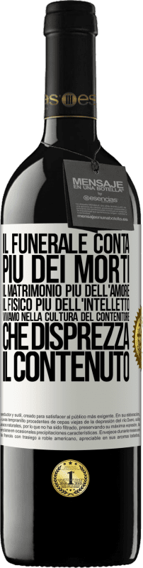 39,95 € Spedizione Gratuita | Vino rosso Edizione RED MBE Riserva Il funerale conta più dei morti, il matrimonio più dell'amore, il fisico più dell'intelletto. Viviamo nella cultura del Etichetta Bianca. Etichetta personalizzabile Riserva 12 Mesi Raccogliere 2015 Tempranillo