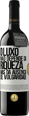 39,95 € Envio grátis | Vinho tinto Edição RED MBE Reserva O luxo não depende da riqueza, mas da ausência de vulgaridade Etiqueta Branca. Etiqueta personalizável Reserva 12 Meses Colheita 2014 Tempranillo