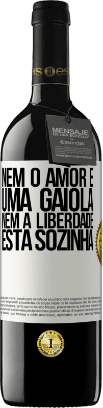 39,95 € Envio grátis | Vinho tinto Edição RED MBE Reserva Nem o amor é uma gaiola, nem a liberdade está sozinha Etiqueta Branca. Etiqueta personalizável Reserva 12 Meses Colheita 2015 Tempranillo