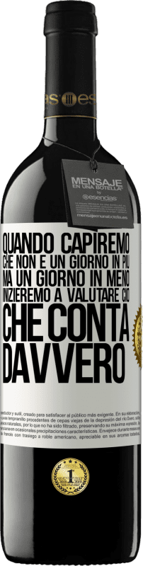 39,95 € Spedizione Gratuita | Vino rosso Edizione RED MBE Riserva Quando capiremo che non è un giorno in più, ma un giorno in meno, inizieremo a valutare ciò che conta davvero Etichetta Bianca. Etichetta personalizzabile Riserva 12 Mesi Raccogliere 2015 Tempranillo