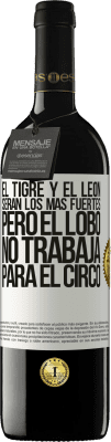 39,95 € Envío gratis | Vino Tinto Edición RED MBE Reserva El tigre y el león serán los más fuertes, pero el lobo no trabaja para el circo Etiqueta Blanca. Etiqueta personalizable Reserva 12 Meses Cosecha 2014 Tempranillo