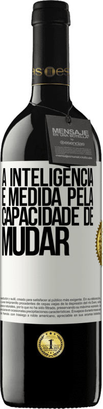 39,95 € Envio grátis | Vinho tinto Edição RED MBE Reserva A inteligência é medida pela capacidade de mudar Etiqueta Branca. Etiqueta personalizável Reserva 12 Meses Colheita 2015 Tempranillo