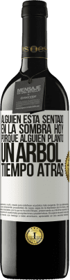 39,95 € Envío gratis | Vino Tinto Edición RED MBE Reserva Alguien está sentado en la sombra hoy, porque alguien plantó un árbol tiempo atrás Etiqueta Blanca. Etiqueta personalizable Reserva 12 Meses Cosecha 2016 Tempranillo