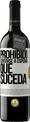 39,95 € Envío gratis | Vino Tinto Edición RED MBE Reserva Prohibido sentarse a esperar que suceda Etiqueta Blanca. Etiqueta personalizable Reserva 12 Meses Cosecha 2015 Tempranillo