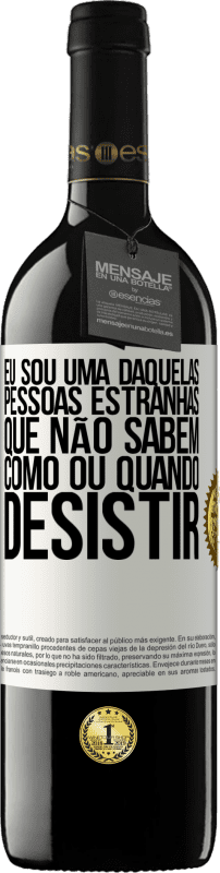 39,95 € Envio grátis | Vinho tinto Edição RED MBE Reserva Eu sou uma daquelas pessoas estranhas que não sabem como ou quando desistir Etiqueta Branca. Etiqueta personalizável Reserva 12 Meses Colheita 2015 Tempranillo