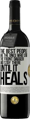 39,95 € 免费送货 | 红酒 RED版 MBE 预订 最好的人是那些刺着前匕首并呆在那里直到治愈的人 白标. 可自定义的标签 预订 12 个月 收成 2016 Tempranillo