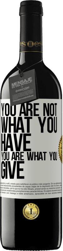 39,95 € 送料無料 | 赤ワイン REDエディション MBE 予約する あなたはあなたが持っているものではありません。あなたはあなたが与えるものです ホワイトラベル. カスタマイズ可能なラベル 予約する 12 月 収穫 2016 Tempranillo